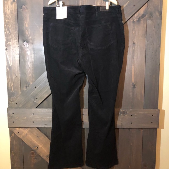 NWT Lands End black mid-rise boot cut corduroy in a 20W - Picture 2 of 7